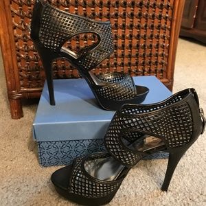 Black Simply Vera Vera Wang platform heels